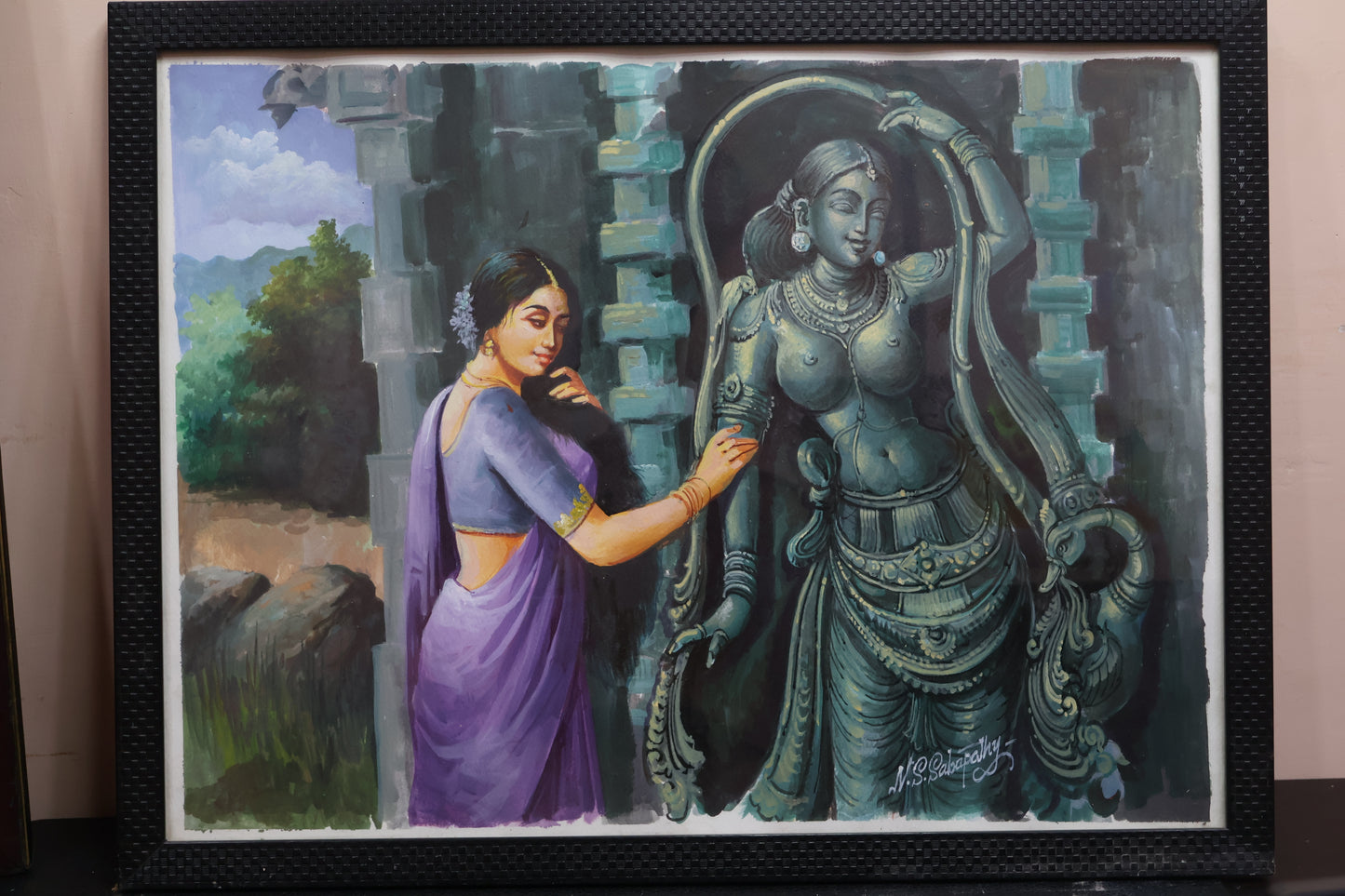 Timeless Admiration – An Indian Woman & the Mesmerizing Temple Statue